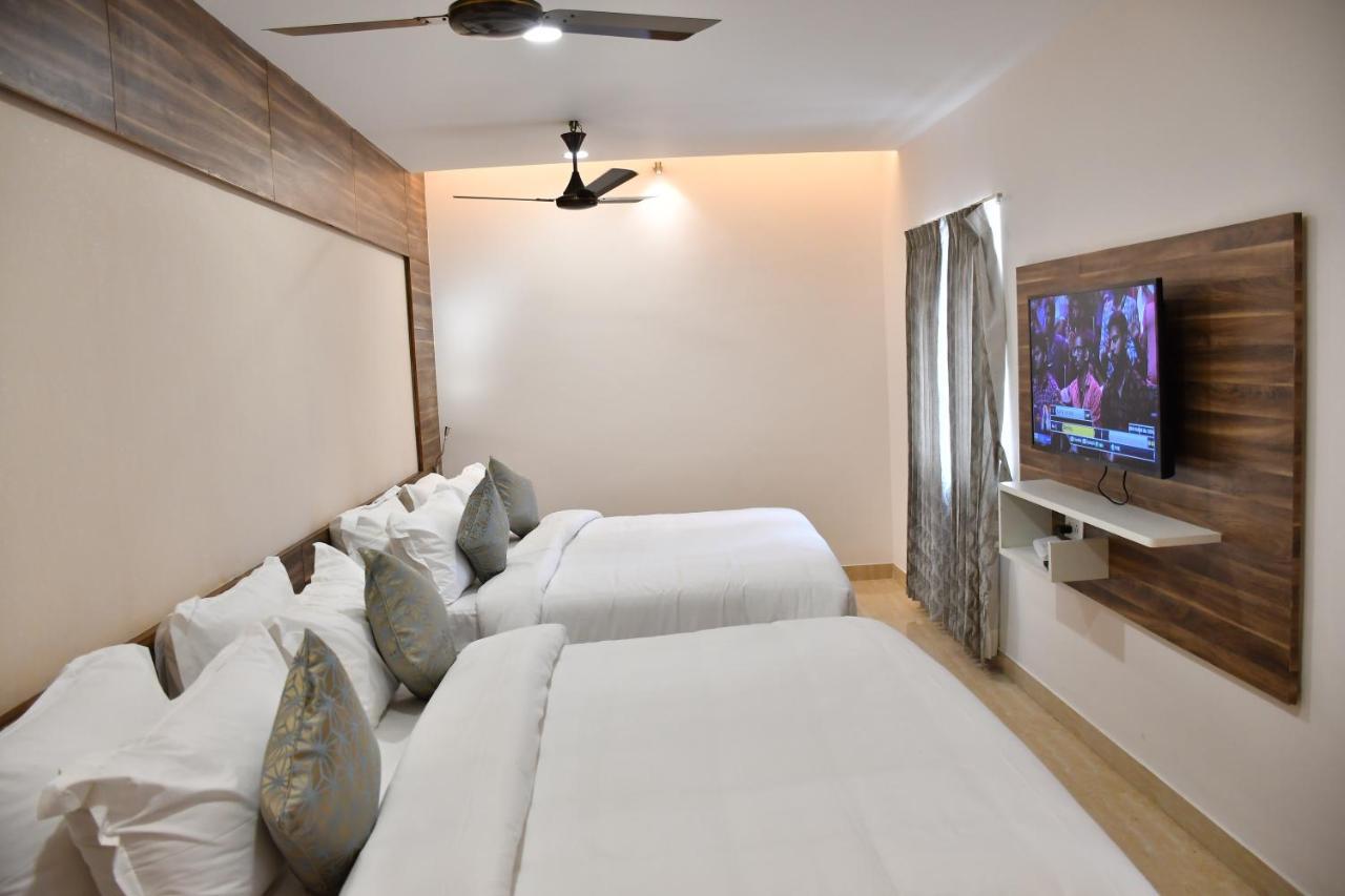Adhikrishna Arcade Hotel Ероде Екстериор снимка