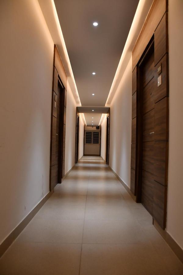 Adhikrishna Arcade Hotel Ероде Екстериор снимка
