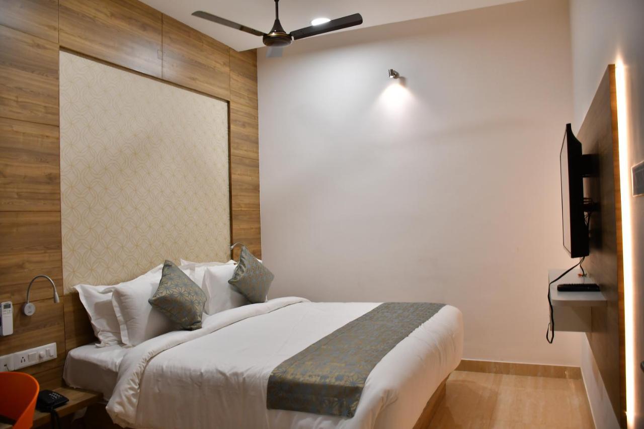 Adhikrishna Arcade Hotel Ероде Екстериор снимка