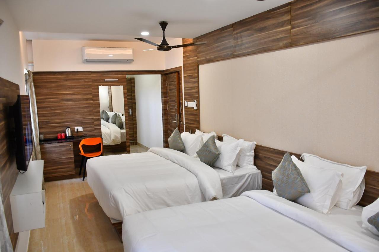 Adhikrishna Arcade Hotel Ероде Екстериор снимка